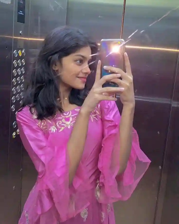 Back Stylish Girls Dp