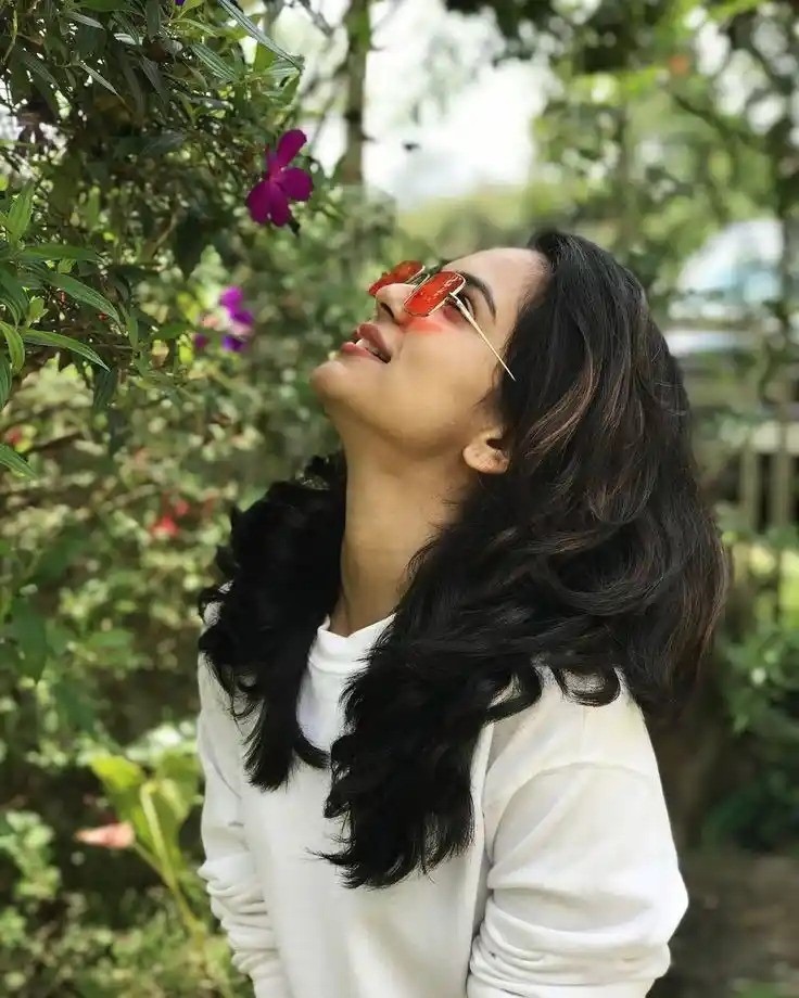 Cool Attitude Dp For Girls