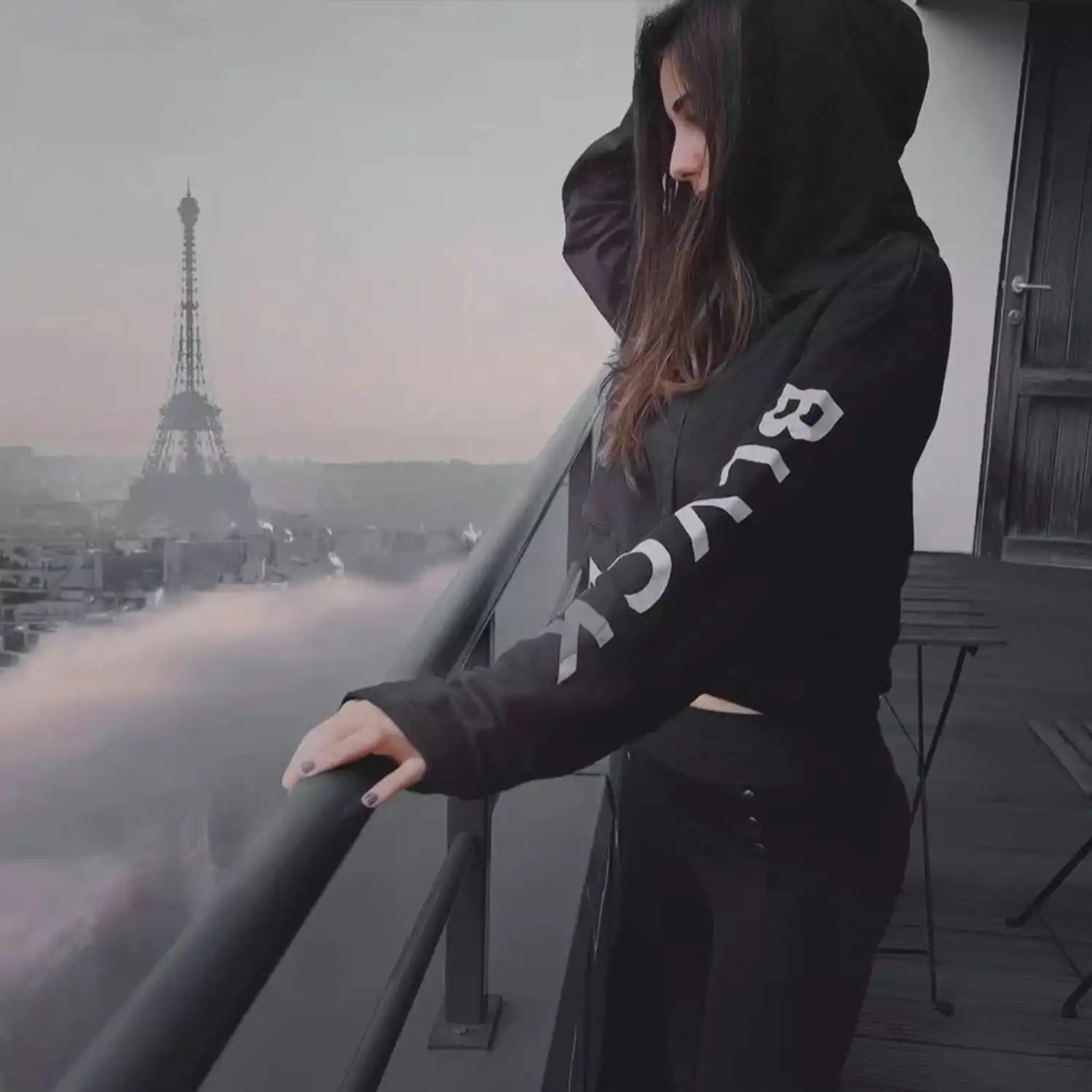 Dark Whatsapp Dp For Girls