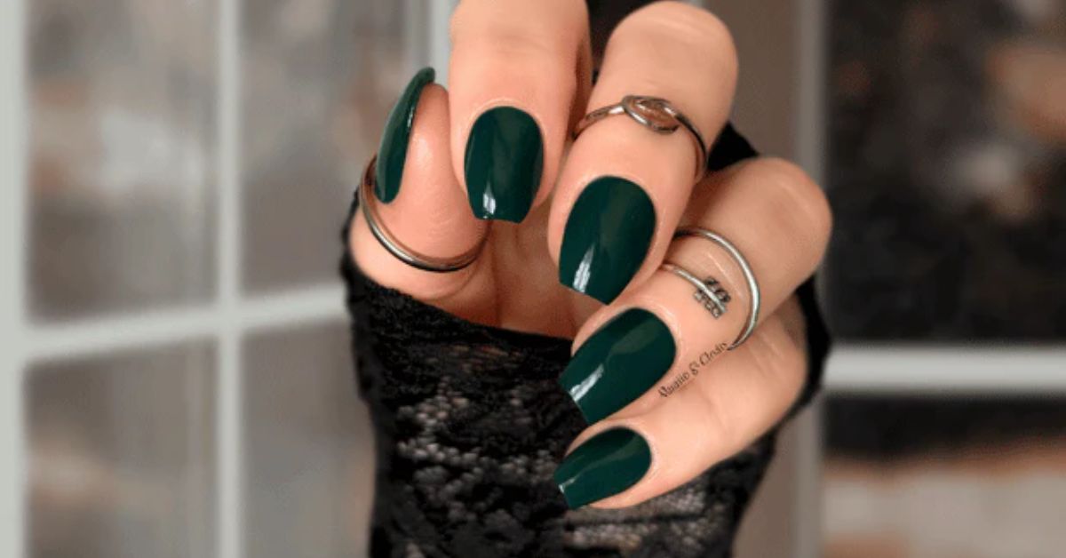 Deep Green Wrapping Paper Nails
