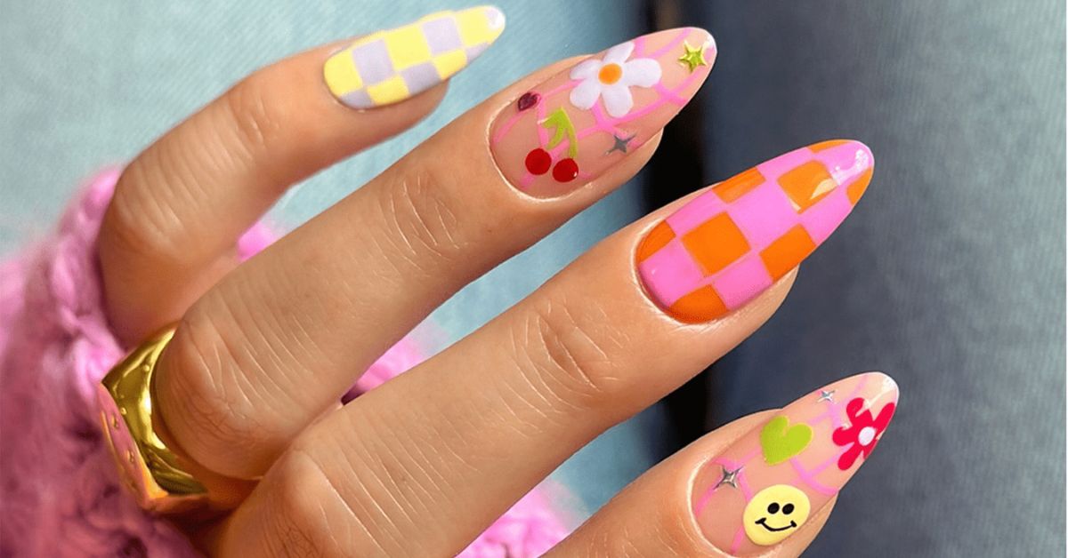 Holiday Mismatched Nails 