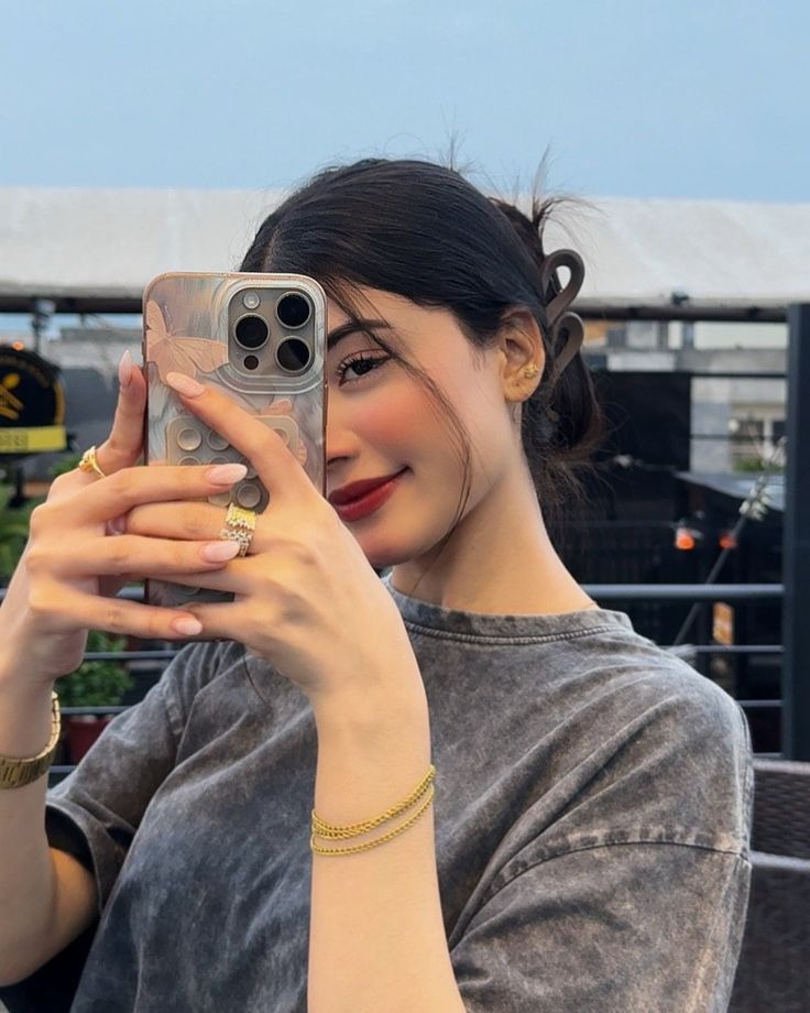 Stylish Girls Dp Attitude