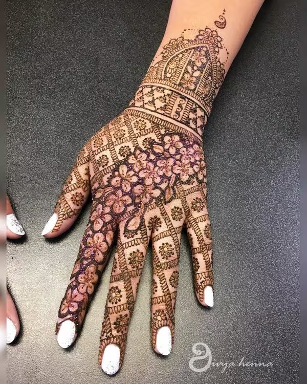 Aesthetic Mehndi Design Dp