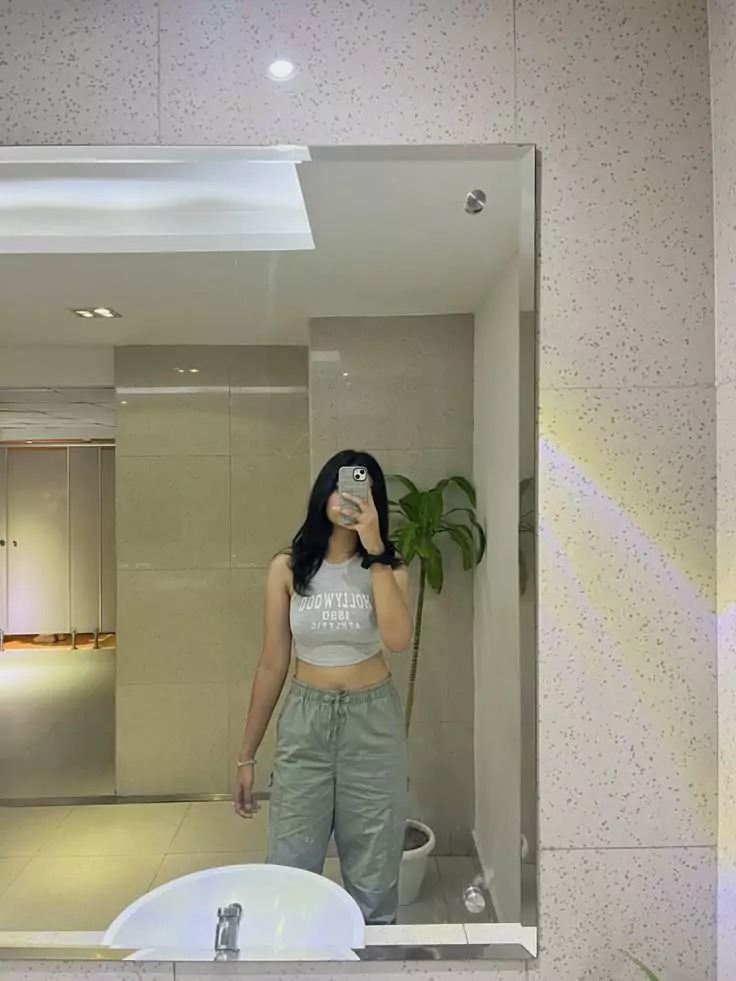 Attitude Girls Mirror Selfie Dp