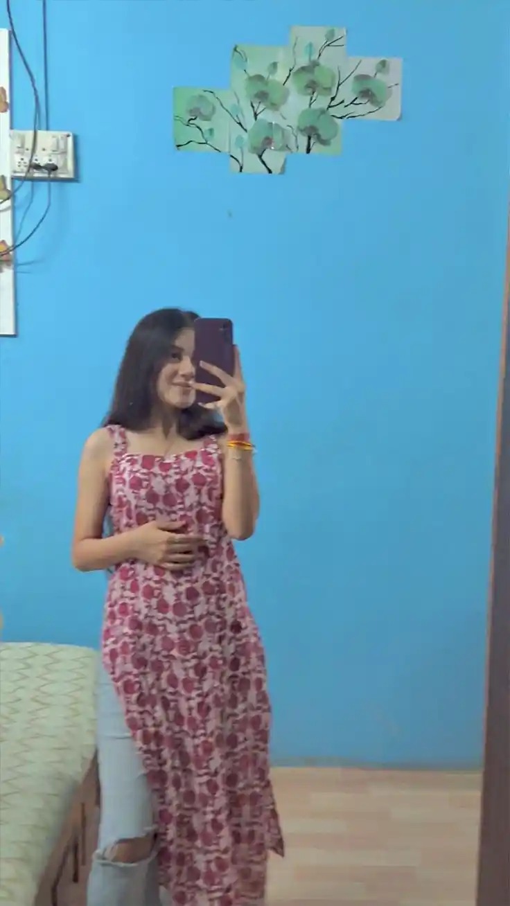 Attitude Girls Mirror Selfie Dp