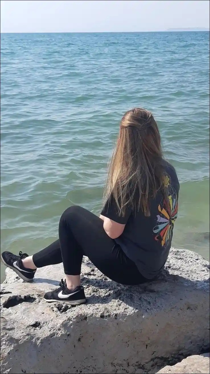 Beautiful Cute Simple Girl Pics