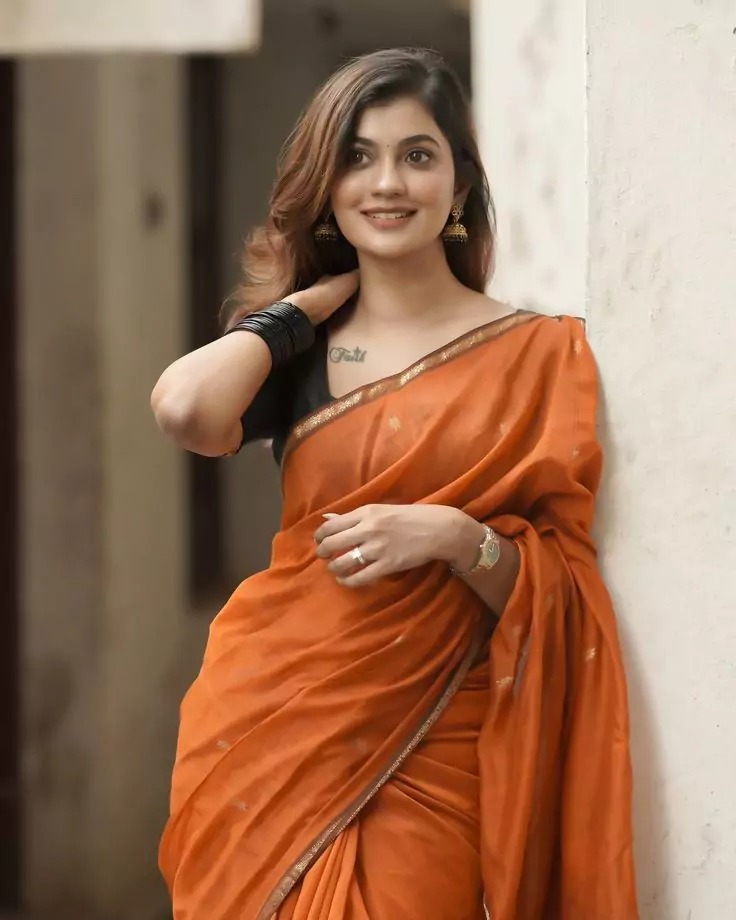 Beautiful Saree Girl Dp