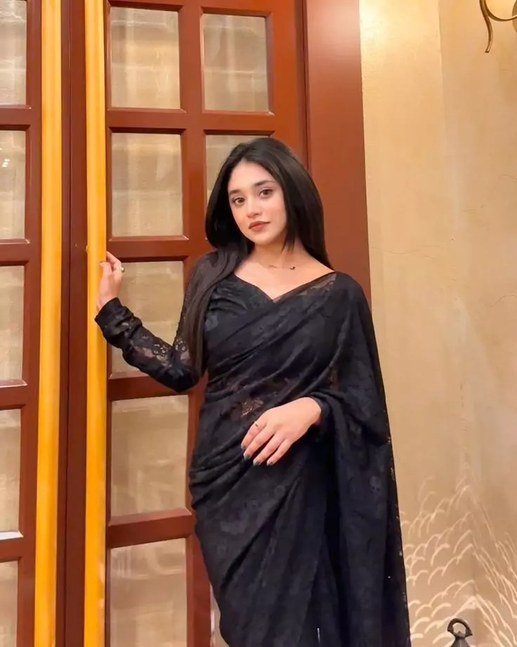 Black Saree Girl Dp