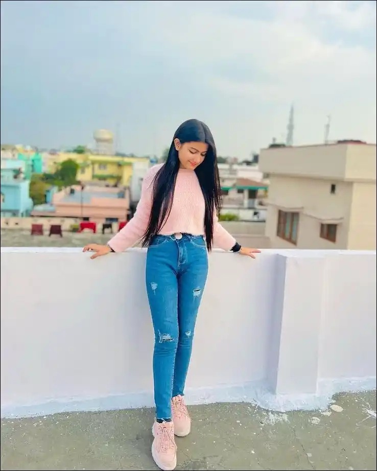 Cute Girl Simple Pic