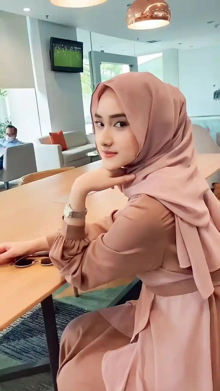 Cute Instagram Stylish Hijab Girl