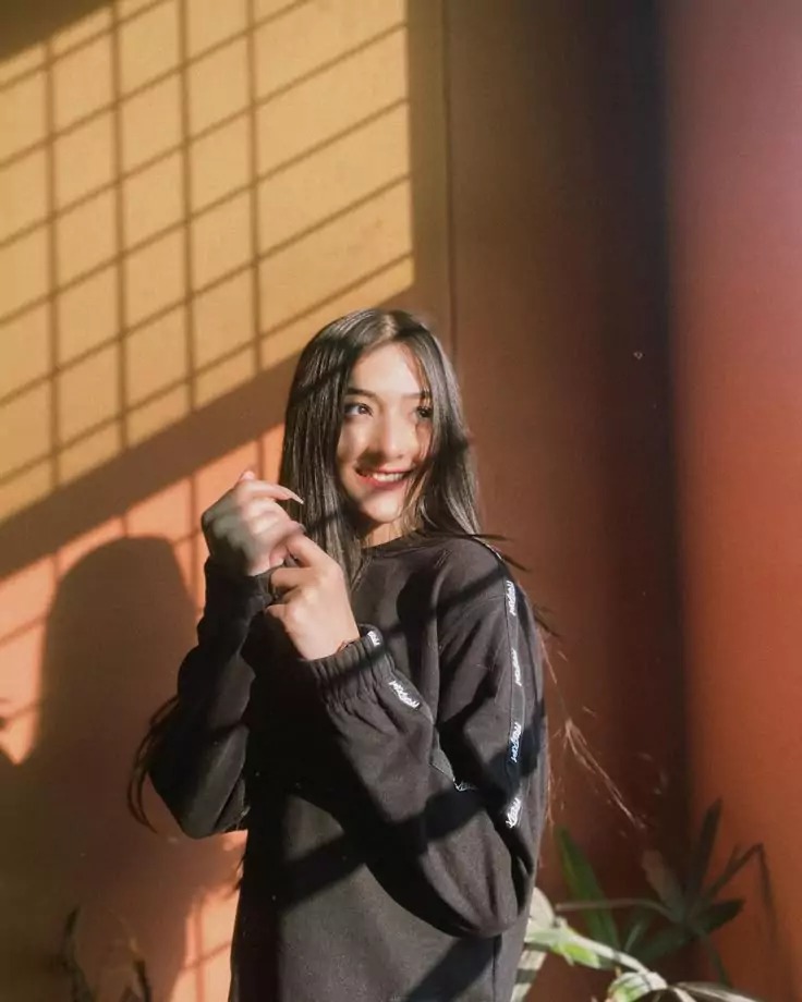 Cute Simple Girl Pic