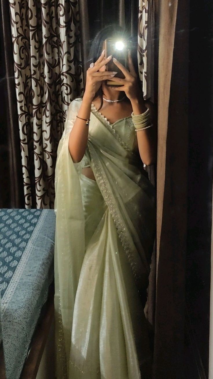 Hidden Face Saree Girl Dp