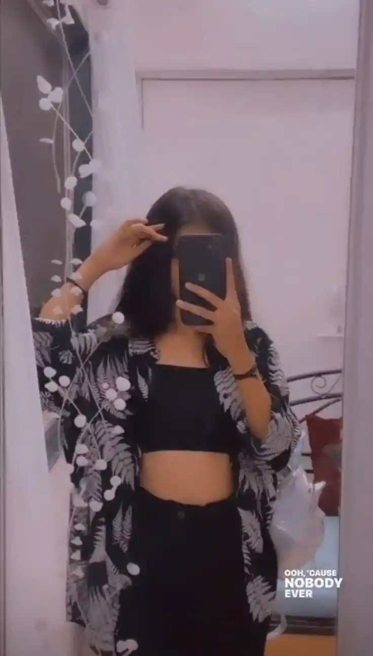 Instagram Profile Hidden Face Mirror Selfie