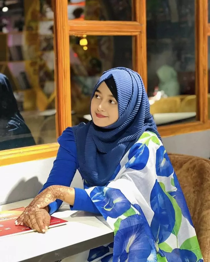 Instagram Stylish Hijab Girl