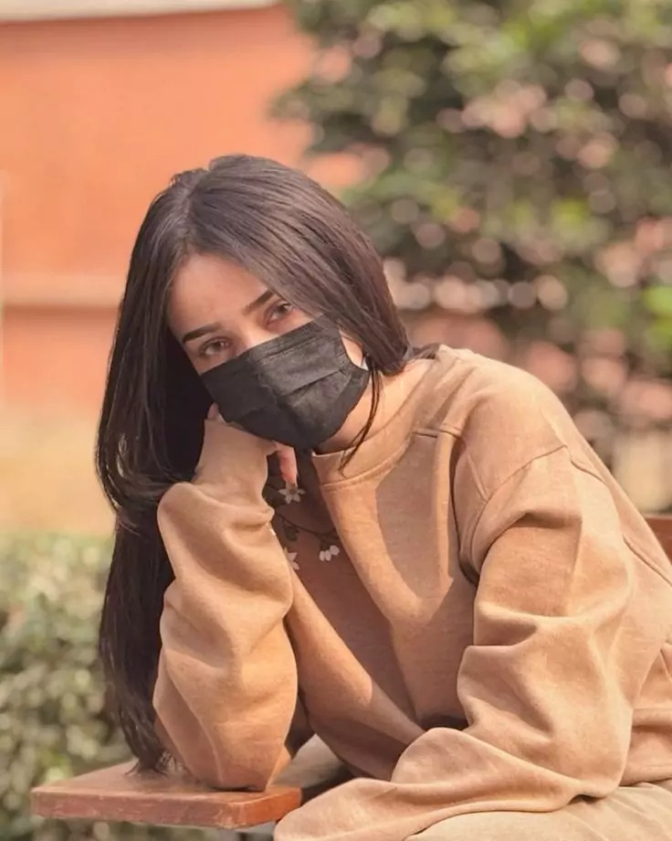 Korean Girl Pic Hide Face With Mask