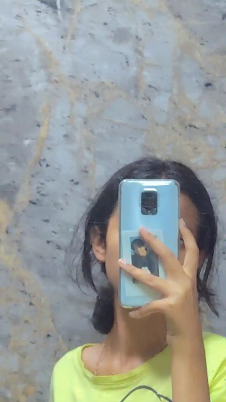 Mirror Hijab Girl Dp