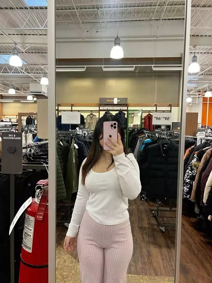 Mirror Instagram Hidden Face Pose