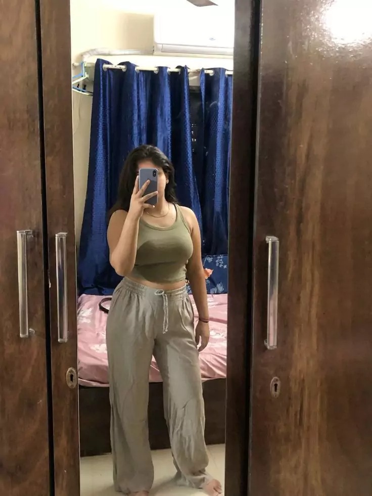 Mirror Photo Girl