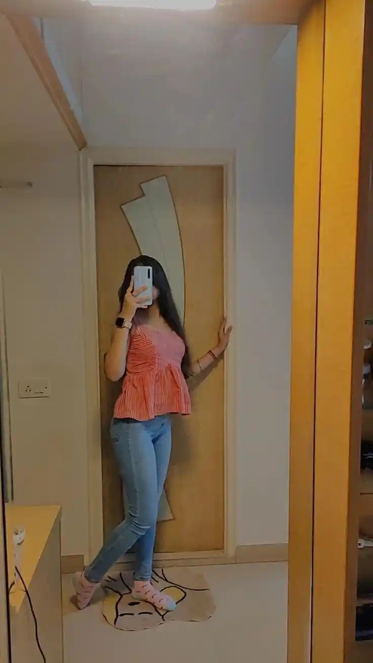 Mirror Photo Girl
