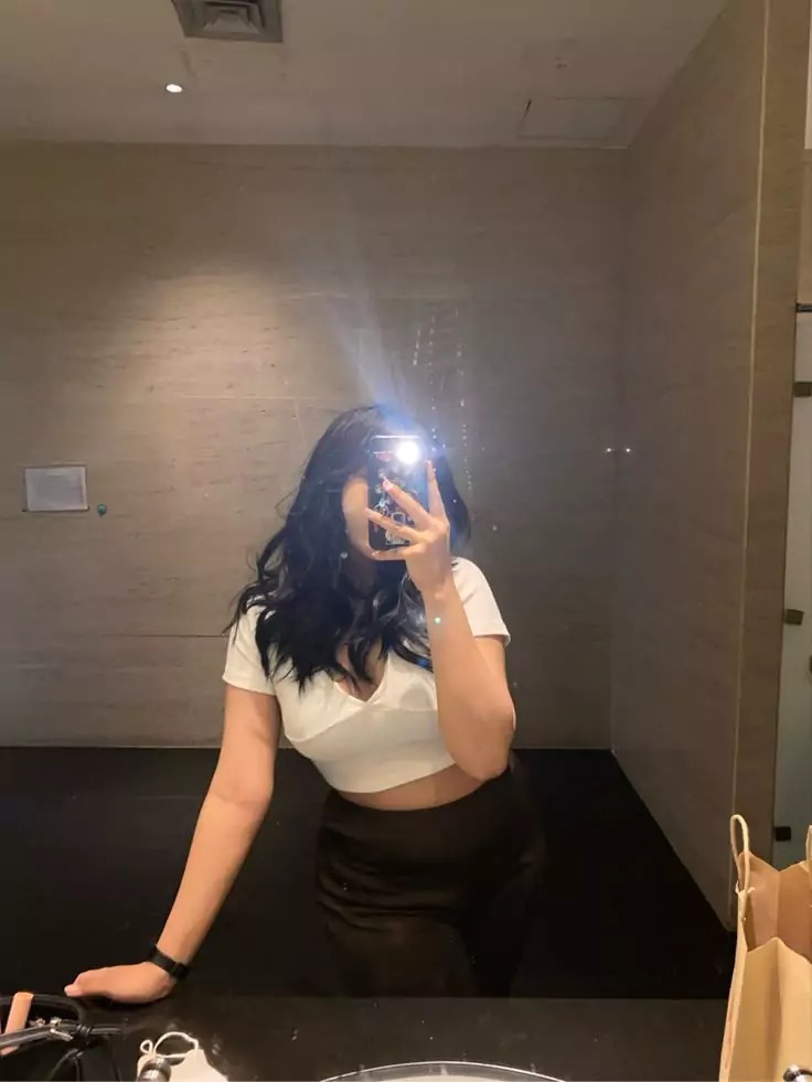 Mirror Selfie Dp