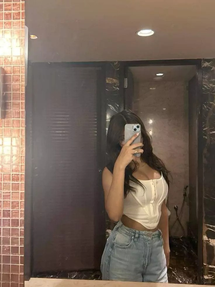 Mirror Selfie Girl