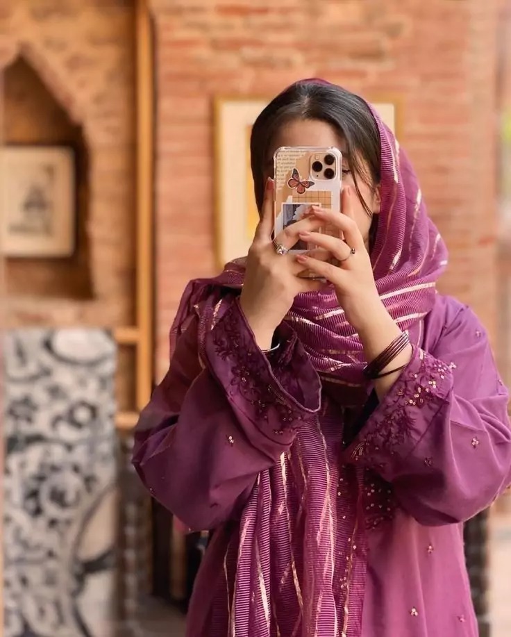 Mirror Selfie Instagram Girls Dp