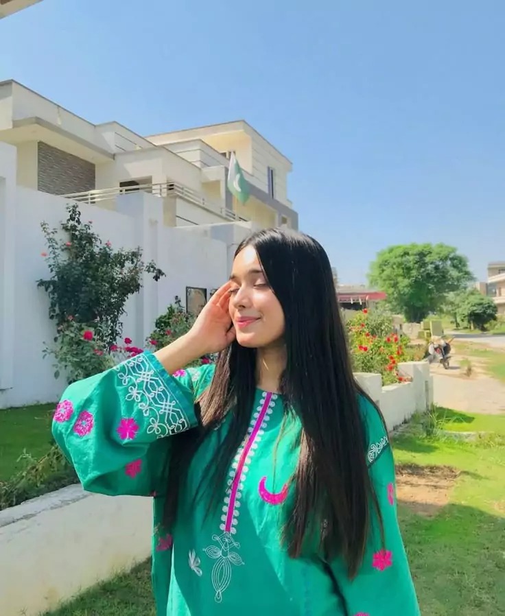 Most Beautiful Cute Girl Photo