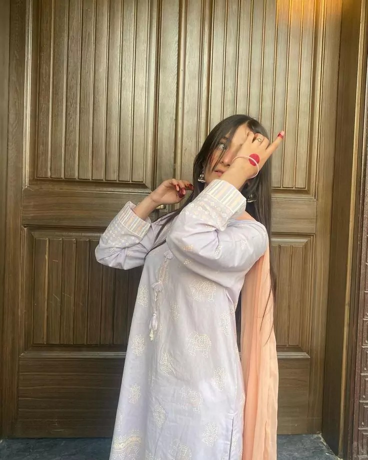 Real Girl Pic Hide Face