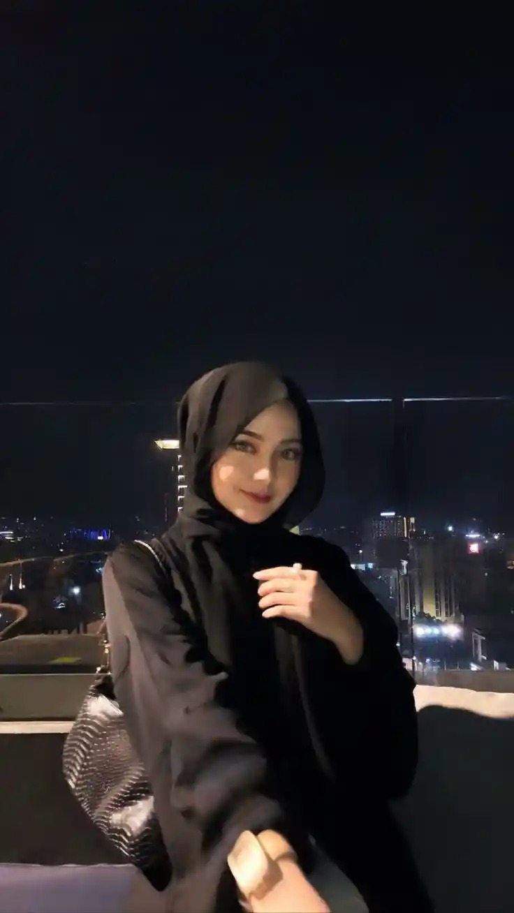 Stylish Hijab Girl Dp