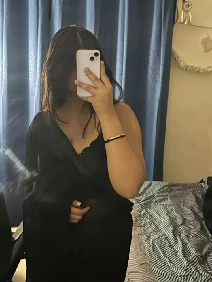 Stylish Mirror Selfie Dp