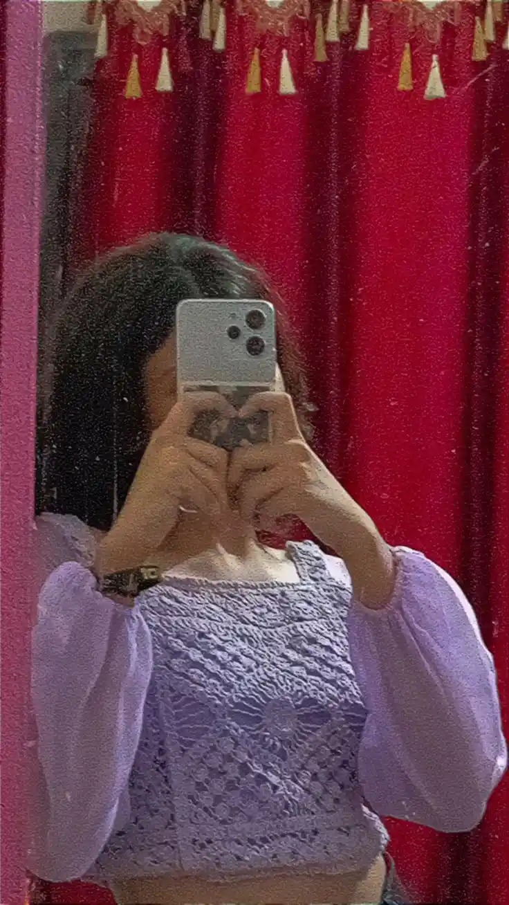 Stylish Mirror Selfie Dp