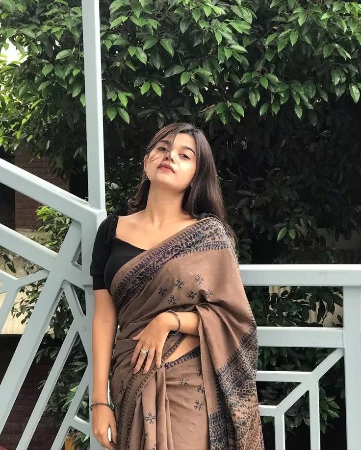 Stylish Saree Girl Dp