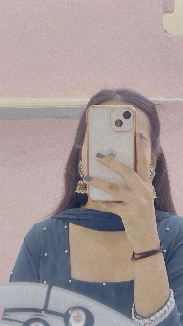 Cute Hidden Face Dp For Girls