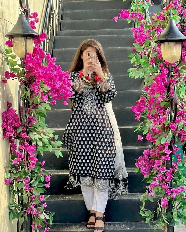 Cute Hide Girls Face DP