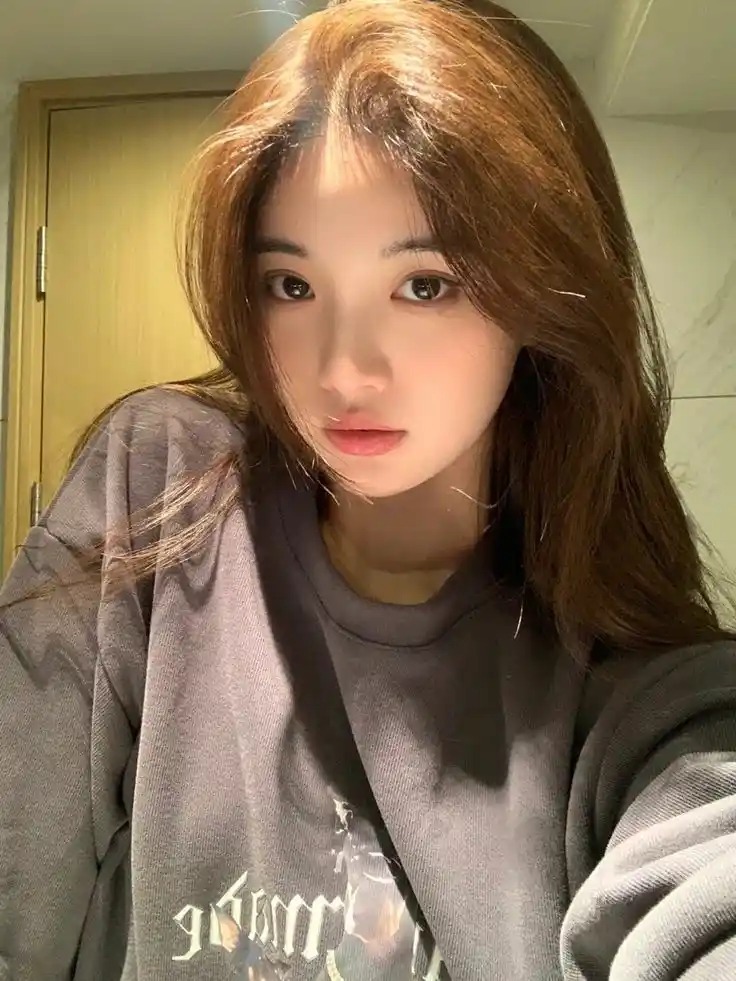 Aesthetic Korean Girl Dp